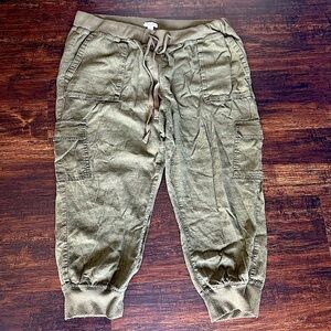 BNWOT XL Petite Cargo Joggers in Olive/Khaki. Melrose and Market.